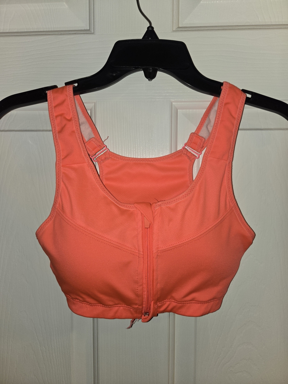 Womenās Front-Zip Sports Bra - Coral